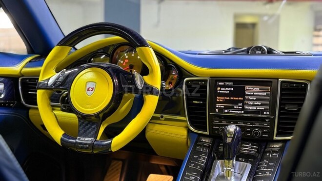 Porsche Panamera Turbo S-12