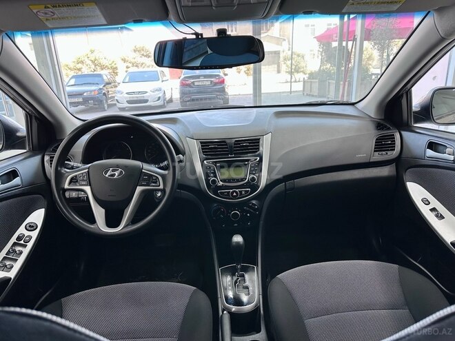 Hyundai Accent-5