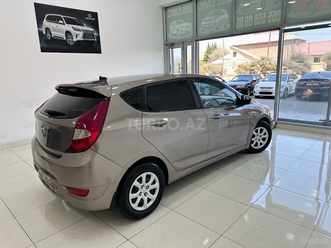 Hyundai Accent-2