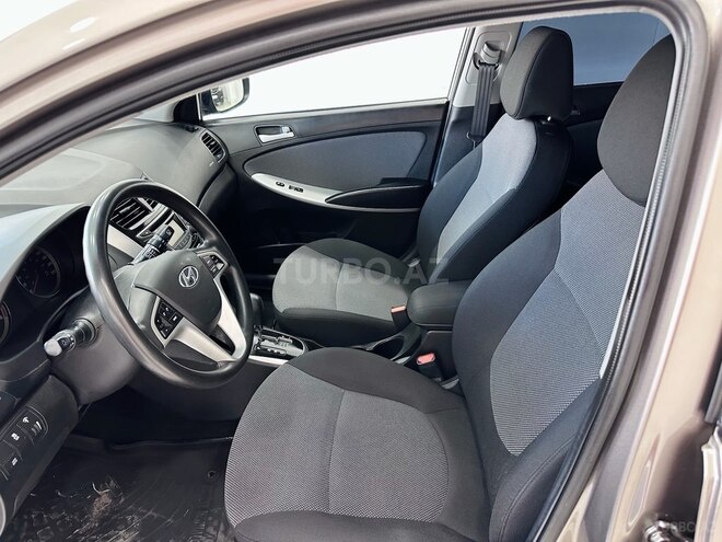 Hyundai Accent-7