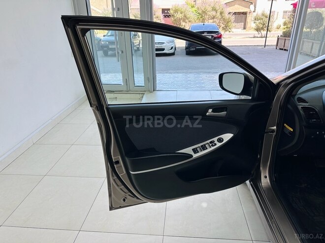 Hyundai Accent-4