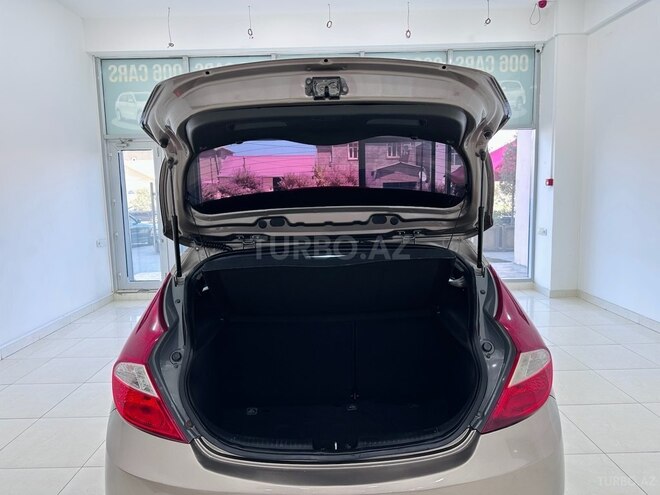 Hyundai Accent-13
