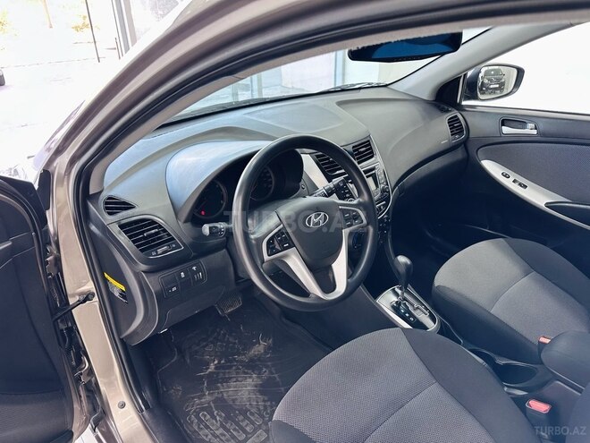 Hyundai Accent-9