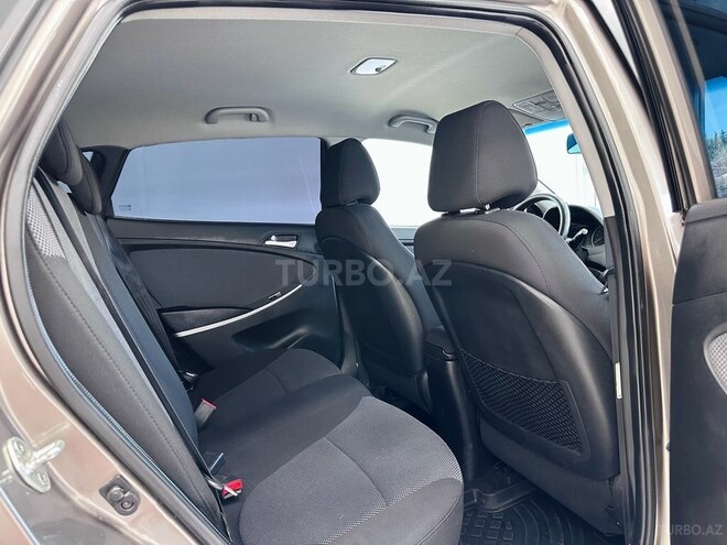 Hyundai Accent-11