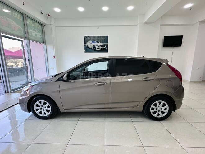 Hyundai Accent-19