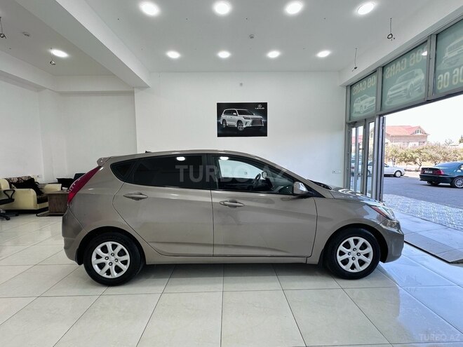 Hyundai Accent-25
