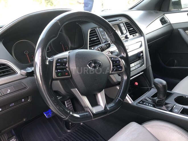 Hyundai Sonata-8