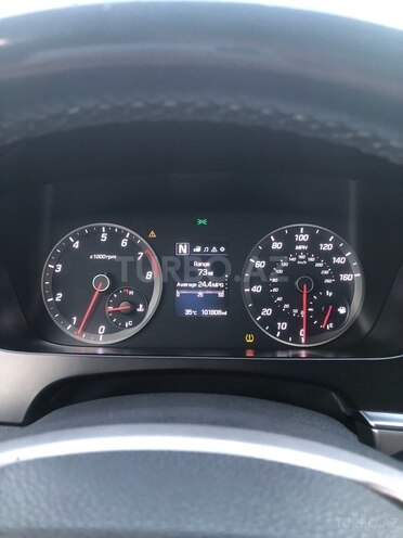 Hyundai Sonata-12