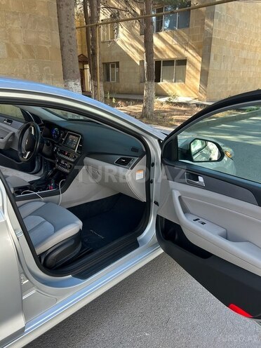 Hyundai Sonata-11