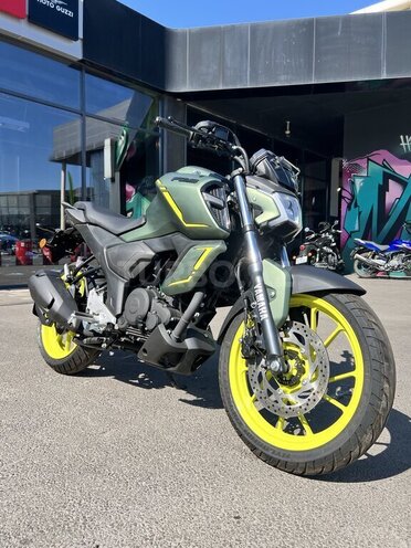 Yamaha FZ-S FI Deluxe-1