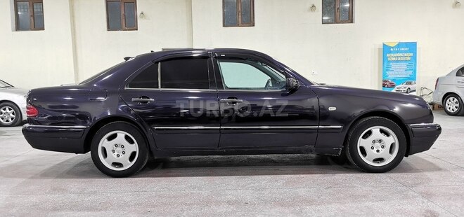 Mercedes E 240-3