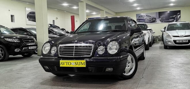 Mercedes E 240-2