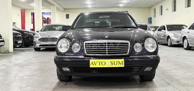 Mercedes E 240-5