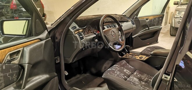 Mercedes E 240-17
