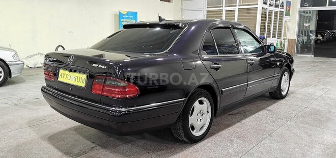 Mercedes E 240-11