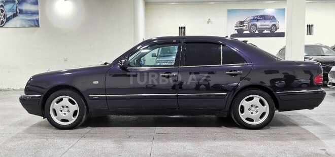 Mercedes E 240-8