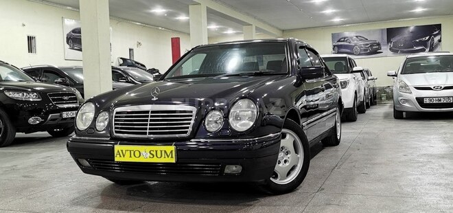 Mercedes E 240-1