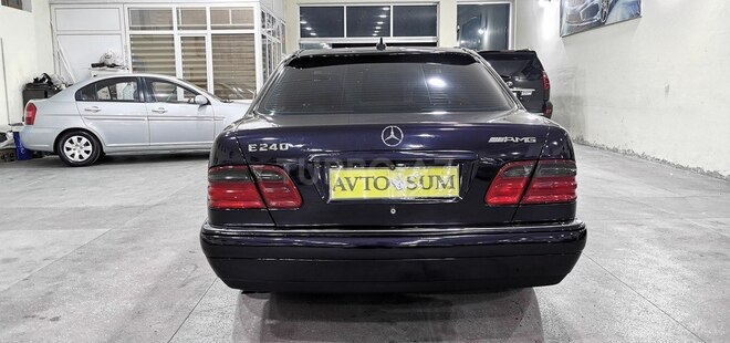 Mercedes E 240-10