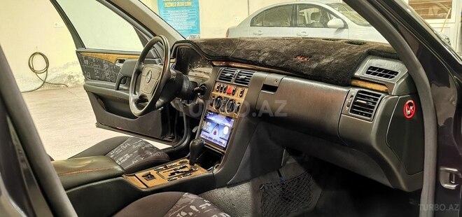 Mercedes E 240-15