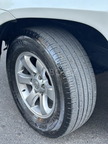Toyota Land Cruiser Prado-15