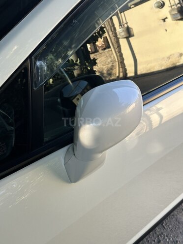 Nissan Tiida-15