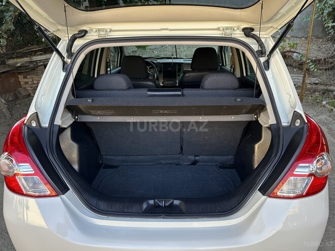 Nissan Tiida-5