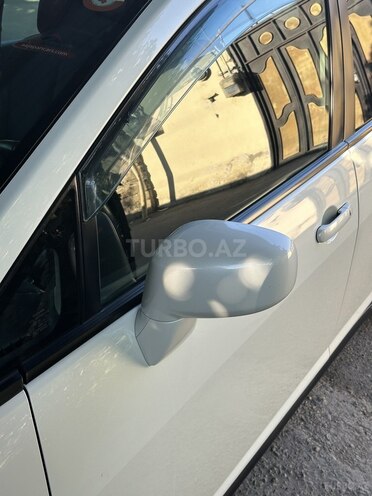 Nissan Tiida-16