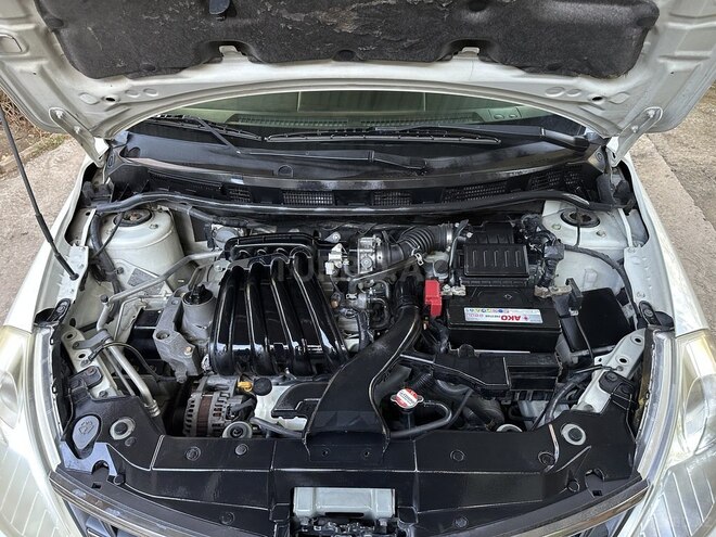 Nissan Tiida-6