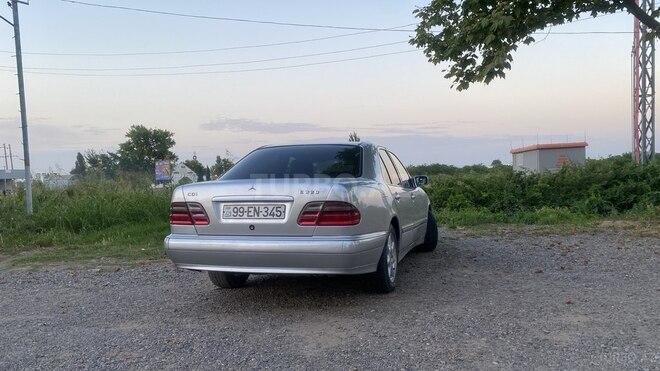 Mercedes E 220 d 2000, 222,786 km - 2.2 л - Qazax