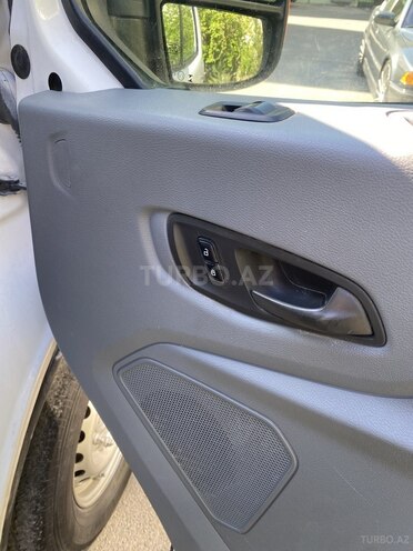 Ford Transit-9