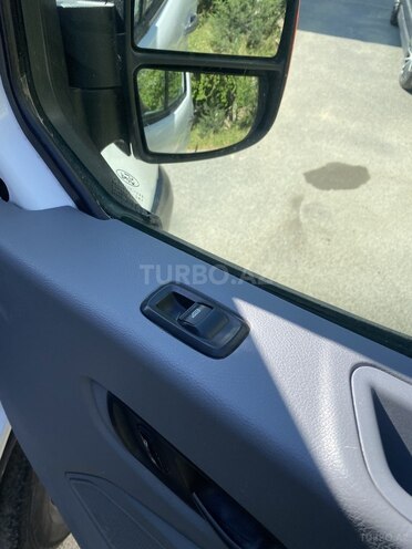 Ford Transit-8