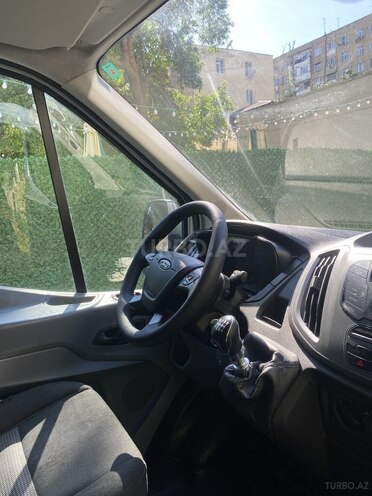 Ford Transit-10