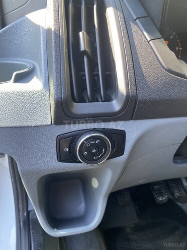 Ford Transit-16