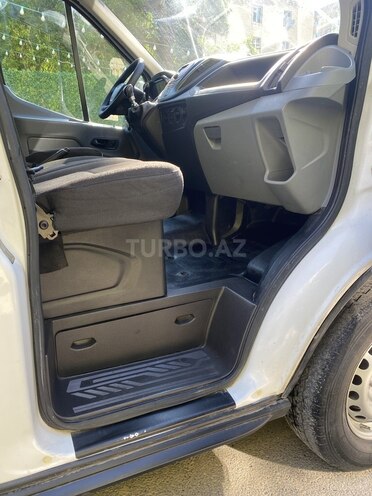 Ford Transit-11