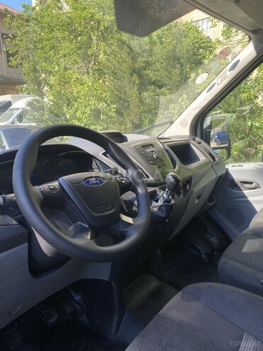 Ford Transit-17
