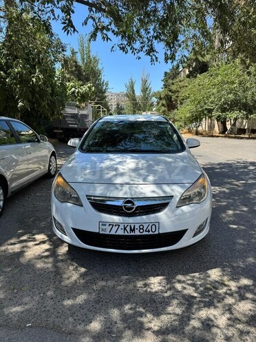 Opel Astra 2011, 330,000 km - 1.4 l - Astara