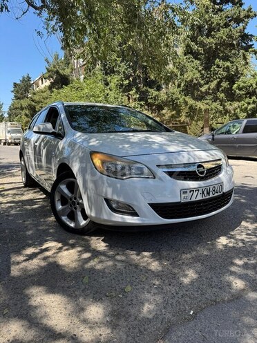 Opel Astra 2011, 330,000 km - 1.4 l - Astara