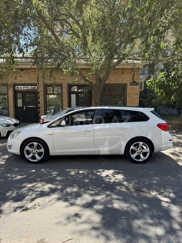 Opel Astra 2011, 330,000 km - 1.4 l - Astara