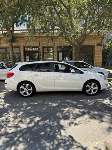 Opel Astra 2011, 330,000 km - 1.4 l - Astara