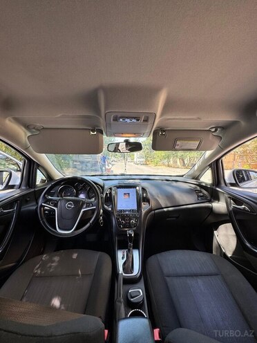 Opel Astra 2011, 330,000 km - 1.4 l - Astara
