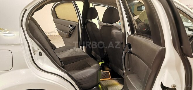 Chevrolet Aveo-16
