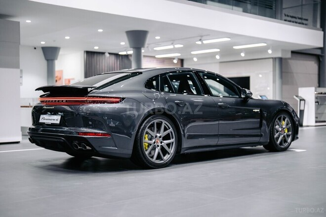 Porsche Panamera 4 E-Hybrid-4