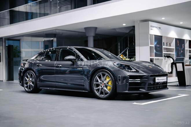 Porsche Panamera 4 E-Hybrid-3
