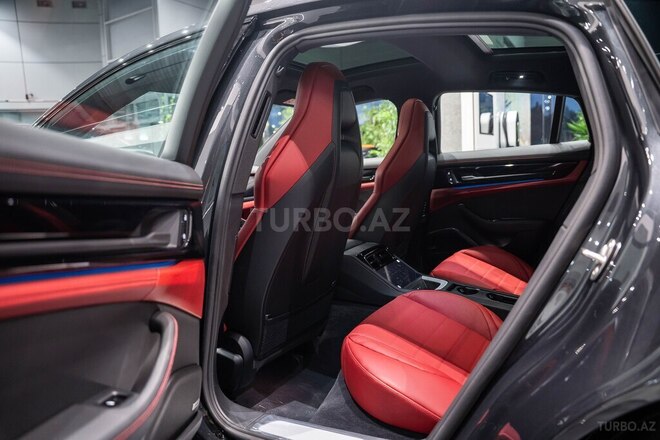Porsche Panamera 4 E-Hybrid-13