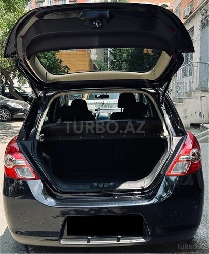 Nissan Tiida-11