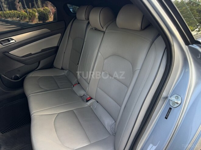 Hyundai Sonata-19