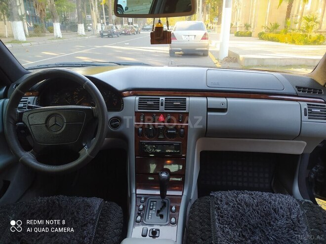 Mercedes E 240 1998, 310,742 km - 2.4 l - Göyçay