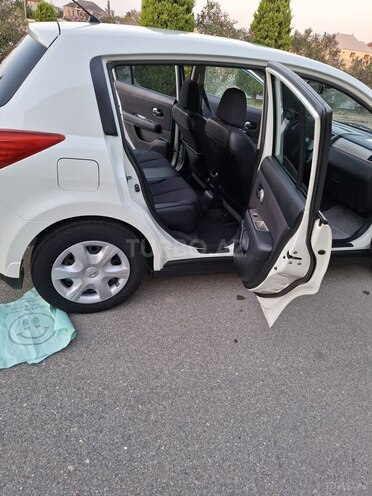 Nissan Tiida-10