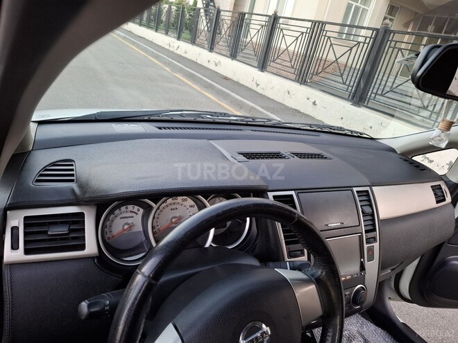 Nissan Tiida-5