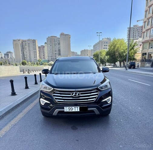 Hyundai Grand Santa Fe-1
